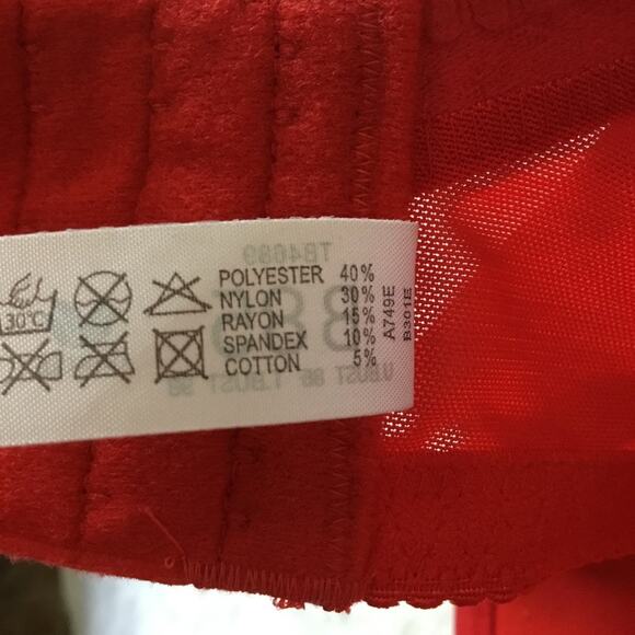 Wacoal Elegant Red and Gold Lace Bra - Picture 9 of 15